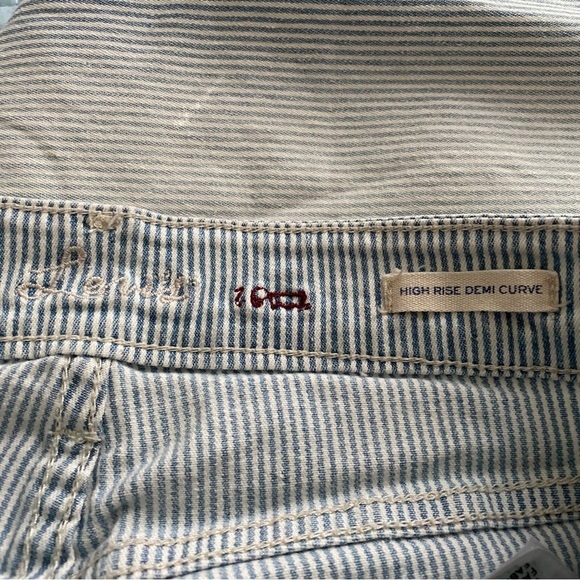 Levi’s Striped High-Waisted Jeans - Picture 5 of 6